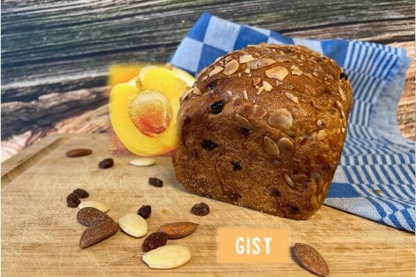    Weekendbrood: tarwebrood amandel-abrikoos.